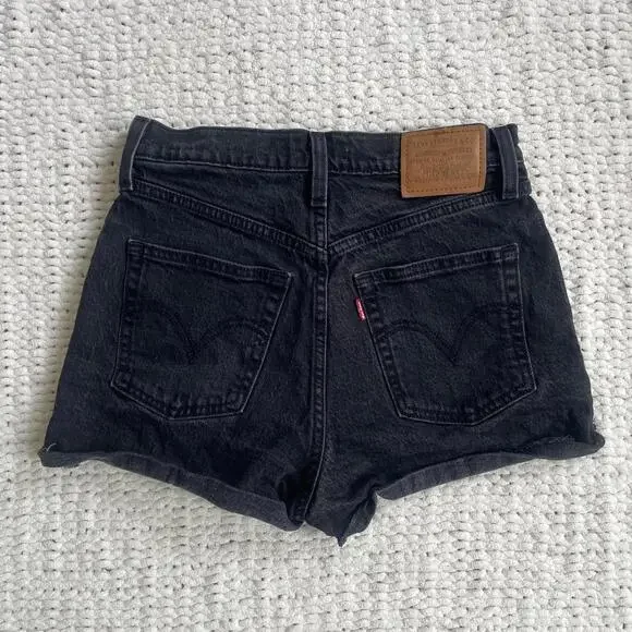 Levi's Women's Black Ribcage Short - Size 26 - Picture 3 of 4